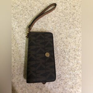 Michael kors wristlet
